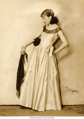 Black and white photograph of Lee Morse posing with a shawl.