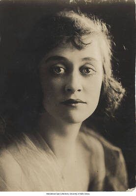 Black and white headshot of Lee Morse with short hair.