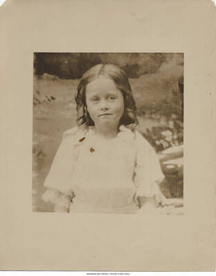 Headshot of Lee Morse as a young girl.