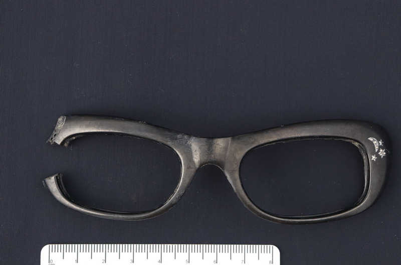 EYE GLASSES