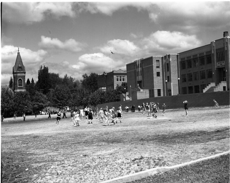 Students playing outside Moscow High School