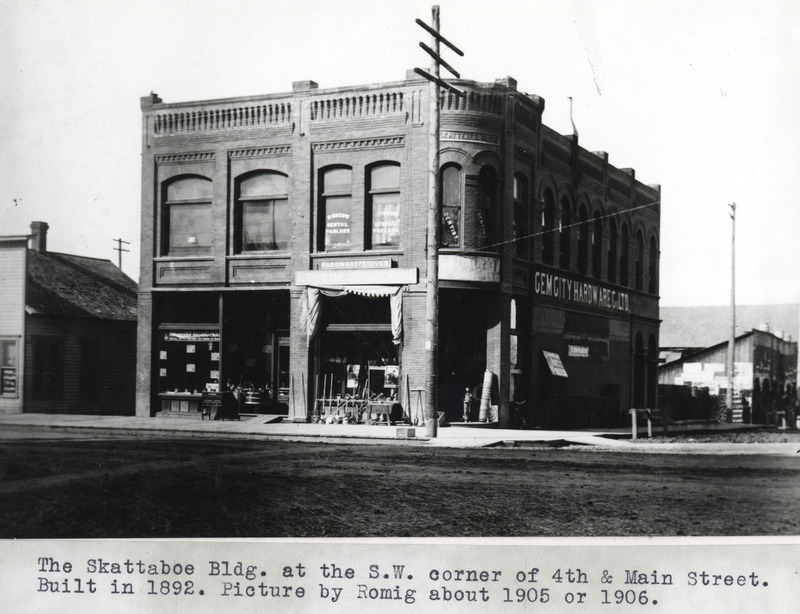 Historic image of the Skattaboe Building at the southwest corner of Fourth and Main streets.