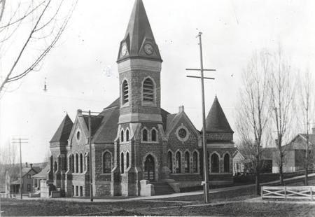 The First Methodist Church in Moscow, ID during the 1950s. Later an extension was built on the west end of the church.