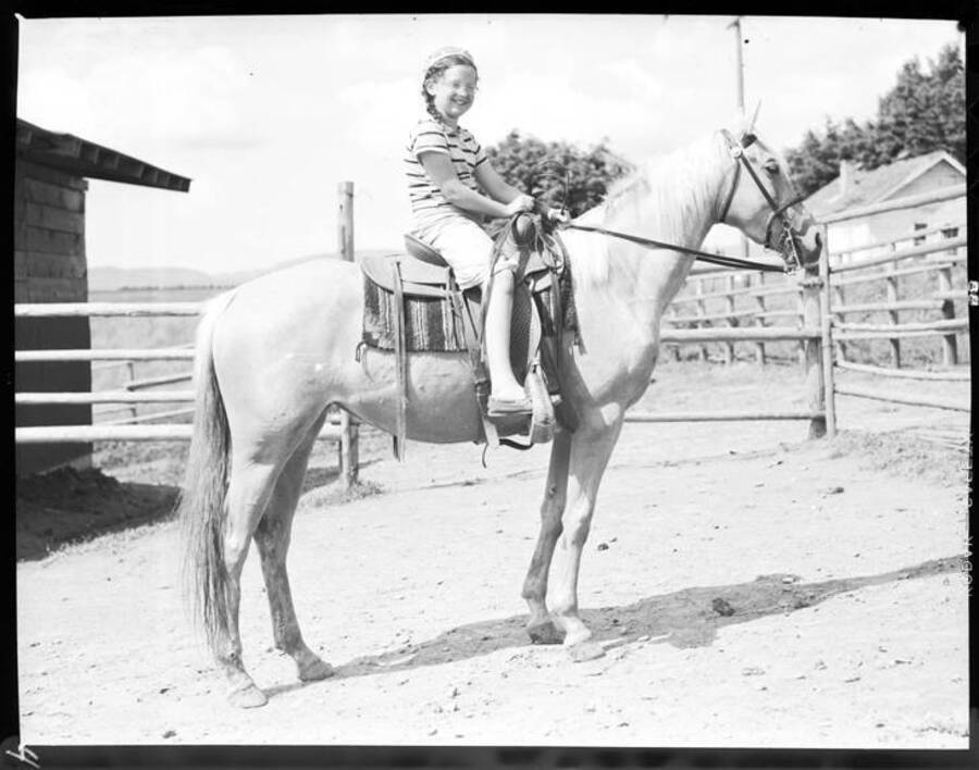 Helen Laughlin on Cumming's horse