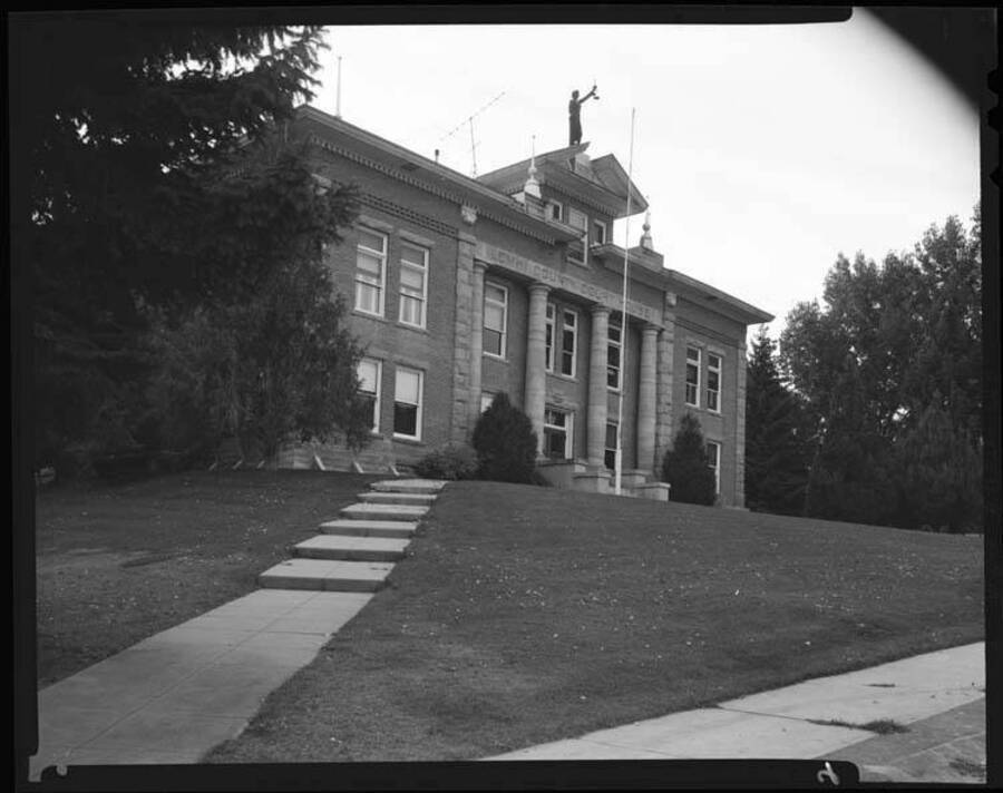 Image of the Lemhi County Courthouse in Salmon, Idaho.