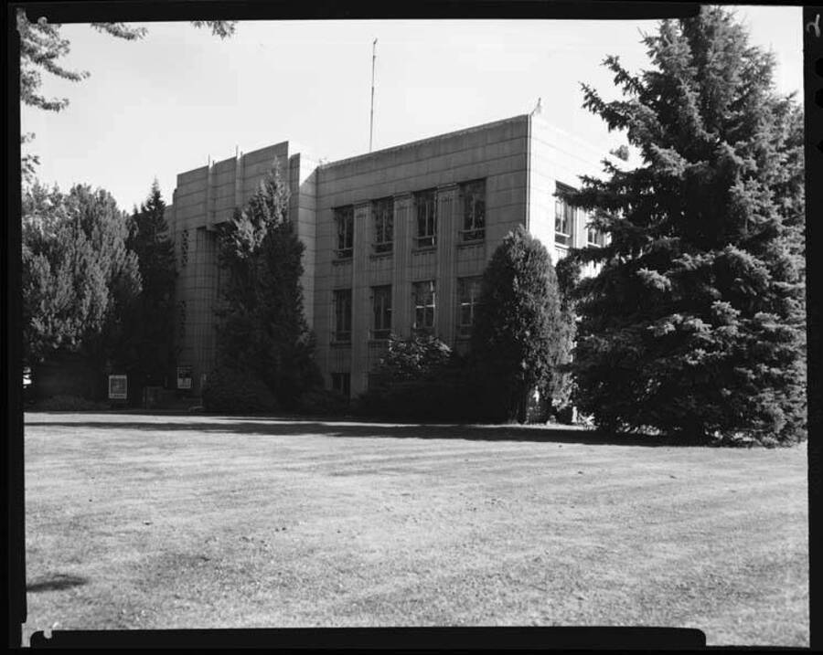 Image of the Caribou County Courthouse in Soda Springs, Idaho.