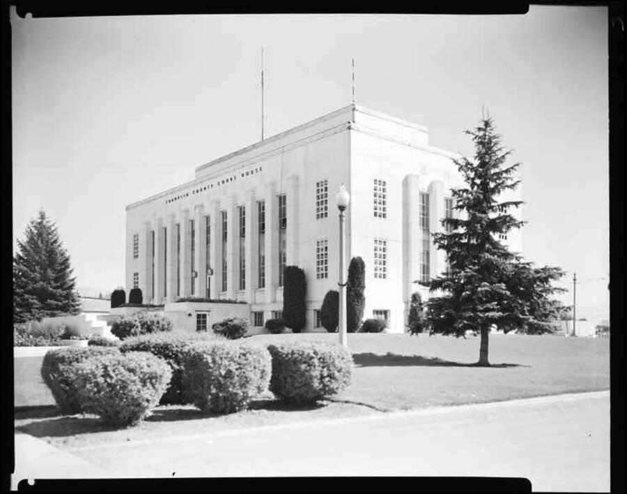 Image of the Franklin County Courthouse in Preston, Idaho.