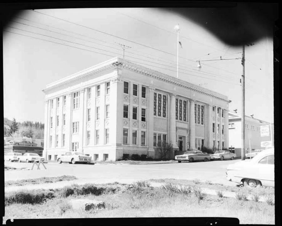 Image of the Benewah County Courthouse in St Maries, Idaho.