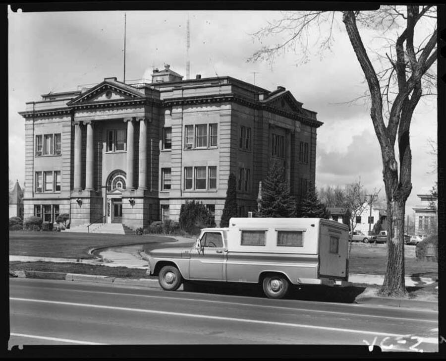 Image of the Twin Falls County Courthouse in Twin Falls, Idaho.