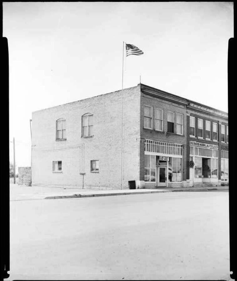 Image of the Clark County Courthouse and Dubois Mercantile Company in Dubois, Idaho.