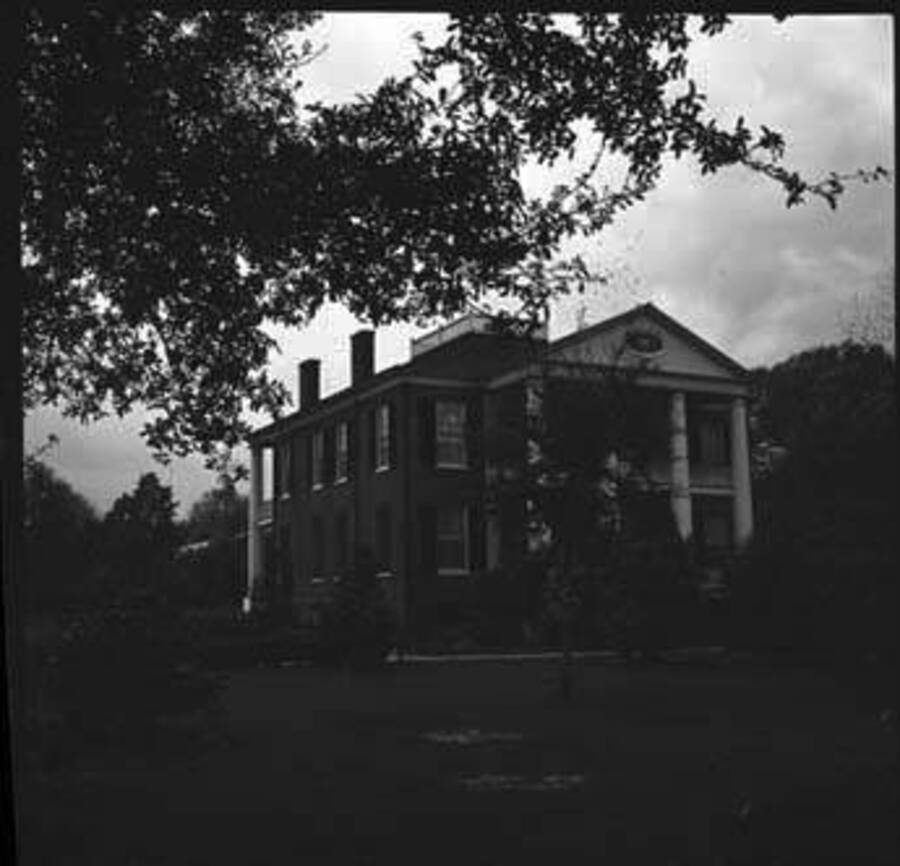 Image of unidentified mansion.