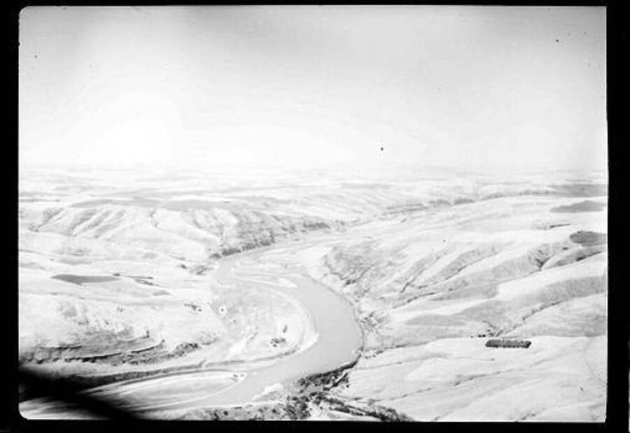 Aerial view of the Snake River near Almota Washington;Camera settings: 1/125, F:8, G filter