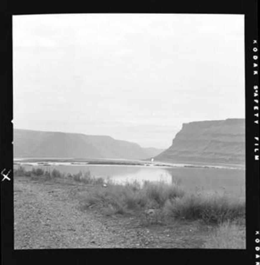 Looking down the Columbia River from in front of the Fort Nez Perce Monument