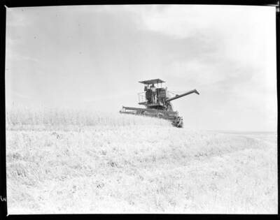 John Deere Mod. 95-H combine