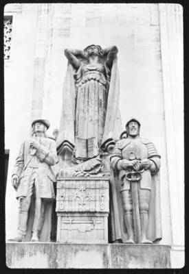 Image of unidentified statue.