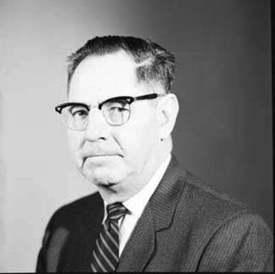 Portrait of Dan Warren.