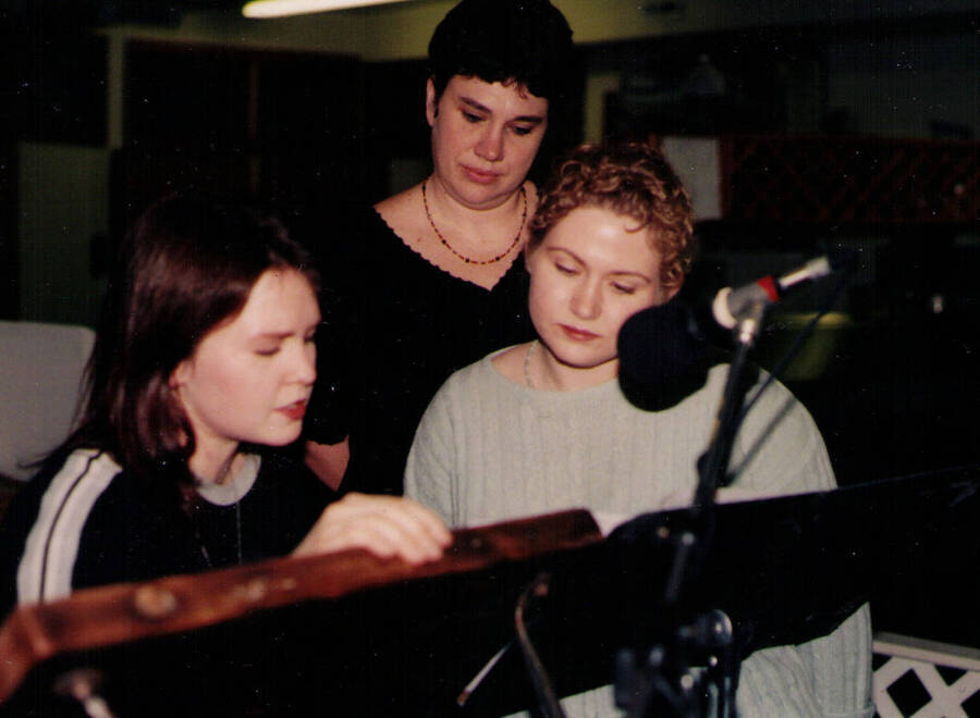 Theatre Outside the Bell Jar monologues, scenes, performance pieces by local writers. Originally all women. 1999 Voxus Maximus Show in Laura's Tea Room on Main Street where Howard Hughes Video is now. L-r: Janna Jones, Becky O'Rourke, Stacy Horn