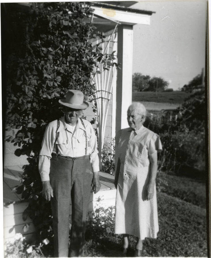 Photograph of Bill and Minnie Melton who came from Montana with Wilma's family.