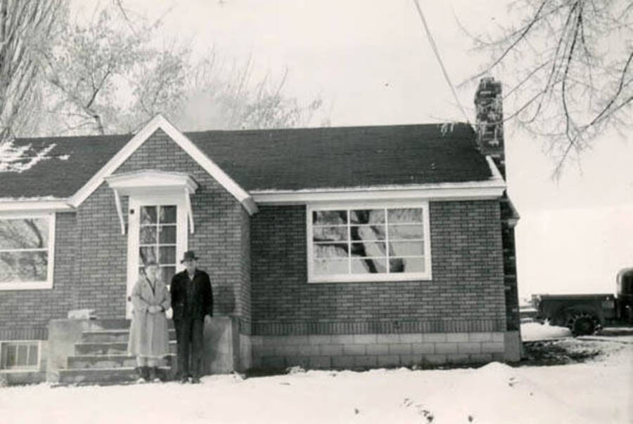 Roy and Emma Davis standing in front of their home on Duffield Flats Road owned by Grais and Crete Davis.