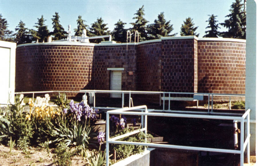 (left) Primary Digester (right) Floating Dome Secondary Digester