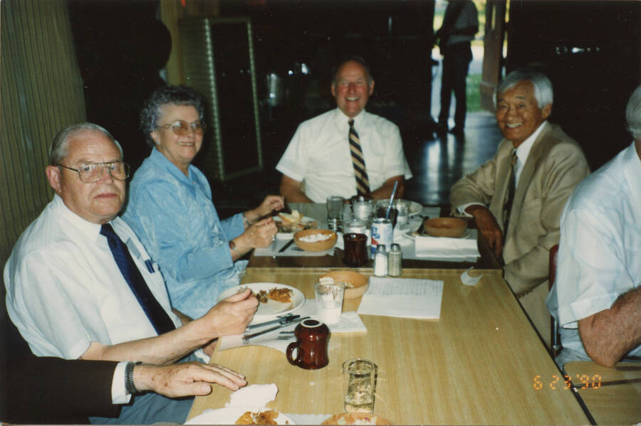 Photo of Dwight Strong, Cleora Strong, Philip Hearn, Setsuo Matsura, all eating dinner together