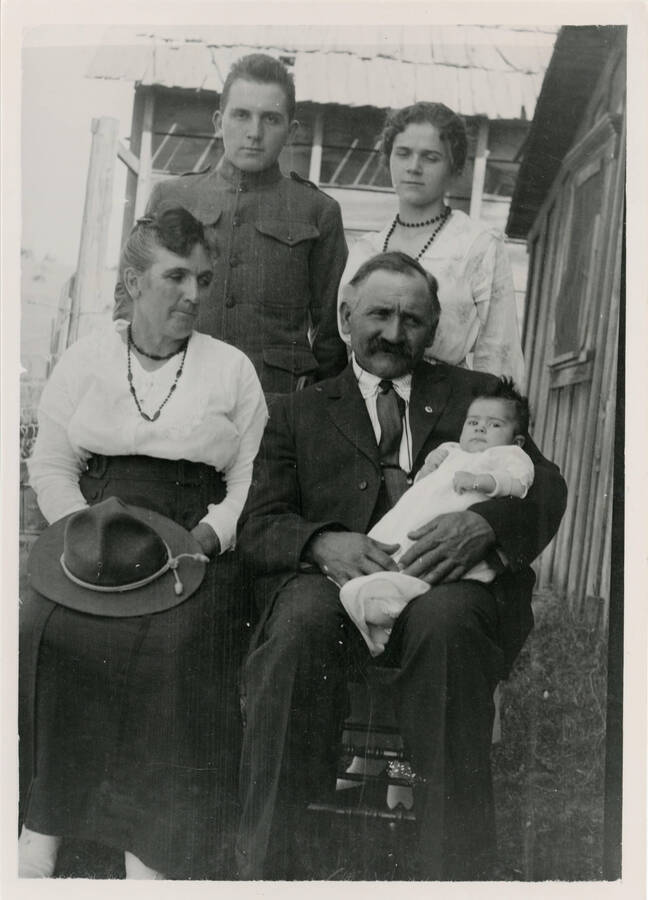 Photo of Durell and Mary Nirk (standing), Bertha and John Nirk (seated), Cleora Nirk (infant)