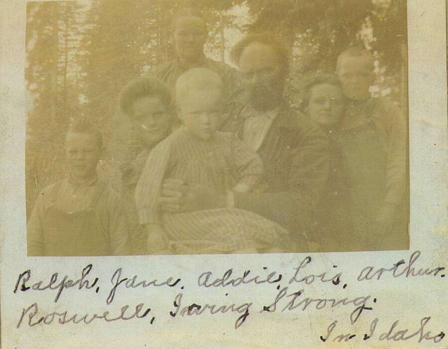 Photo of Strong Family (left to right): Roswell, Lois, Arthur, Irving (seated)