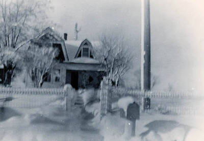 W.W. Davis family place on Duffield Flats Road on a snowy day.