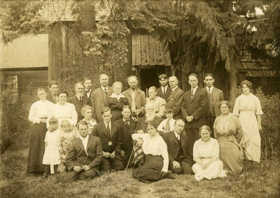 Family portrait of the Nirk-Bysegger-Allen-Strong families