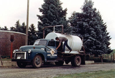 Liquid sludge truck