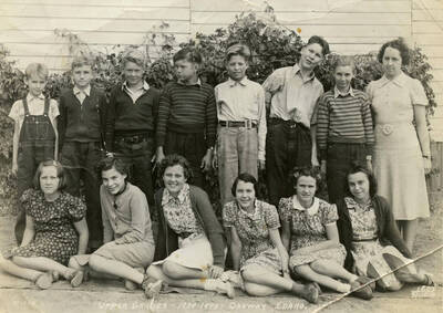 Upper Grades of Onaway School 1939-1940: Mrs. Kimman, Virginia, Ruth (Gagnon?), Donna, Nada, Evelyn, Bennidine, Roy Muck, (Clarent?), Otto, Howard, Raymond, Buddy Rice, Virgil
