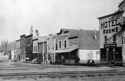 Bovill Main Street, lined with stores, before the fire of 1914.
