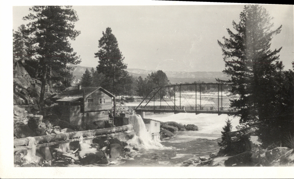 Cascade Power station building, along with the river, bridge, and mountains in the background