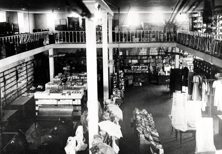 Williamson's first store at the northeast corner of Fifth and Main streets. Inside of store looking towards the front about 1904.