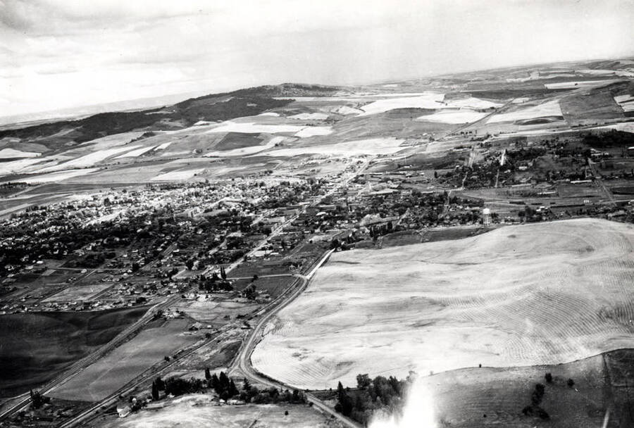 Looking south at Moscow. Highway 95 at left lower corner of picture. By Hodgins in 1938.