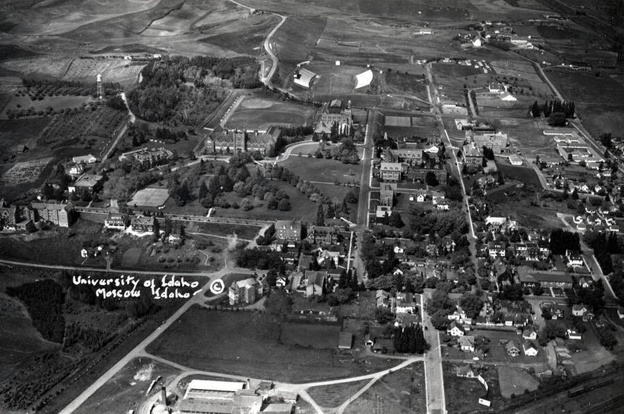 Looking west at the U. of I. section of Moscow about 1938. The Mikey-Hall brick plant in foreground. Sweet Avenue left, College Street right. Picture by Hodgins.