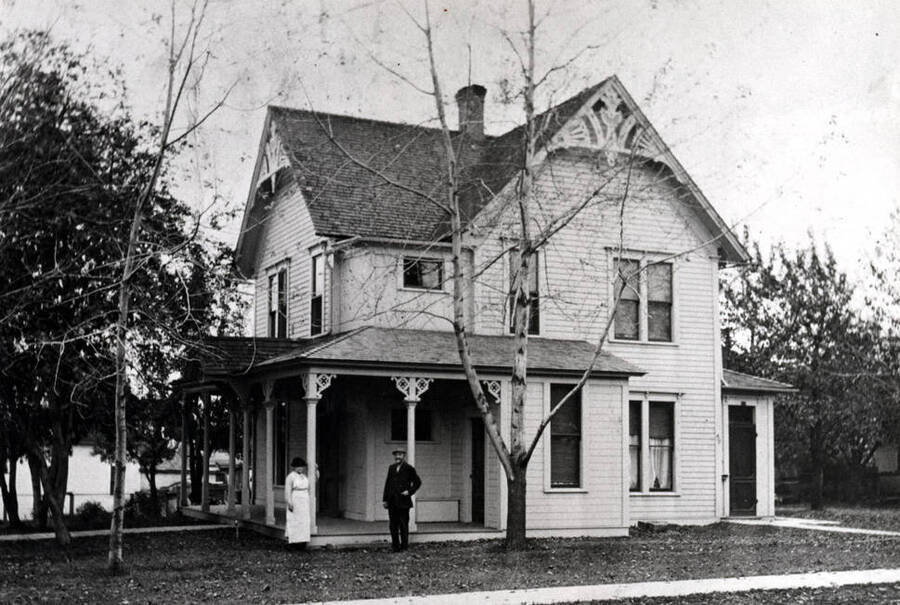 H.L. Coats residence built in the 1890s at the southwest corner of A and Van Buren streets. Left to right: Francis Reeder Coats and Coats.