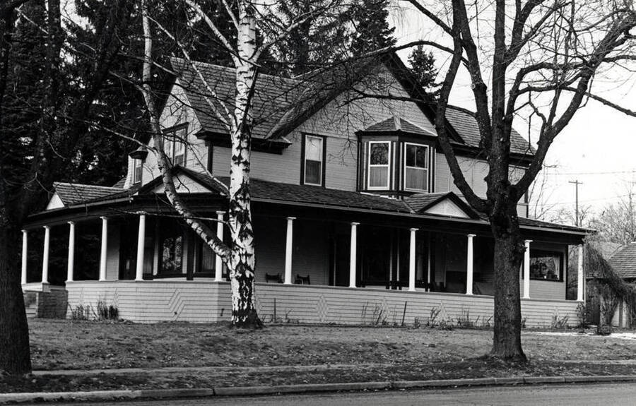 Frank A. David residence built in 1891 and occupied for many years by the David family. Located at the northwest corner of First and Polk streets. Davids were pioneer merchants. [Photograph by Clifford M.] Ott, January 26, 1976.