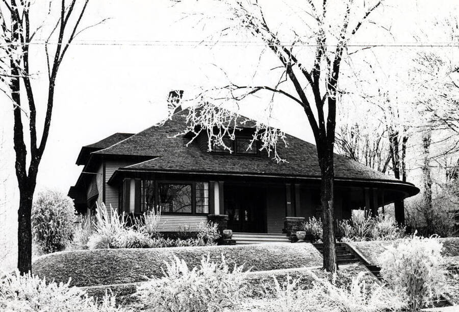 Judge Warren Truit residence built in the early 1900s at the northeast corner of A and Jefferson streets. Truit was an early day judge. House address 304 East A Street. Picture taken December 1944.