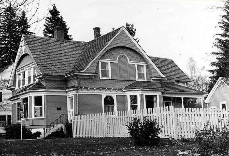 B.T. Byrns residence remodeled at 622 East B Street. Picture by Clifford M. Ott, January 28, 1976.