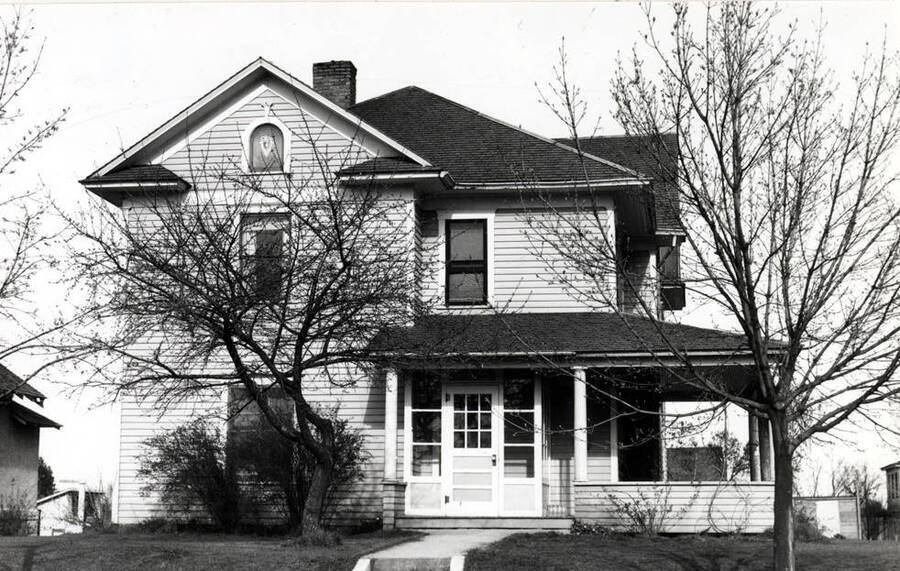 Fred Stone residence built in the early 1900s at 424 South Van Buren Street. Stone was a clerk in the Collins & Orland Hardware and later Orland Hardware store for many years. Picture by Clifford M. Ott, January 28, 1976.