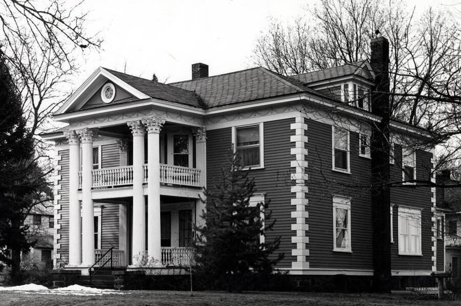 C.L. Butterfield residence at 403 North Polk Street as it looked January 28, 1976. Picture by Clifford M. Ott.