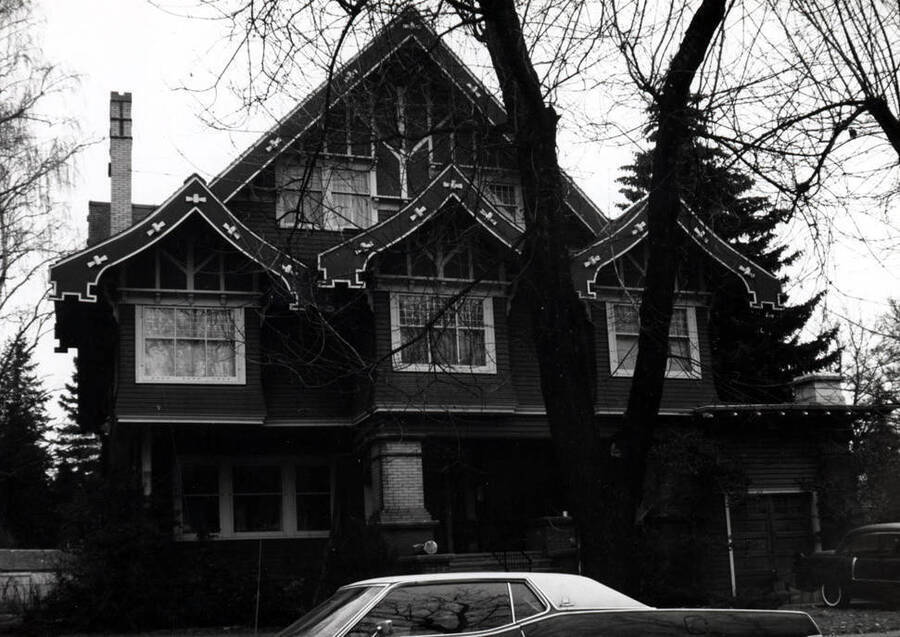 Mark P. Miller (House of Seven Gables) built in 1911 located at 325 North Polk Street. Miller owned and operated the flour mill at the southwest corner of Sixth and Jackson streets. Picture by Clifford M. Ott, February 10, 1976.