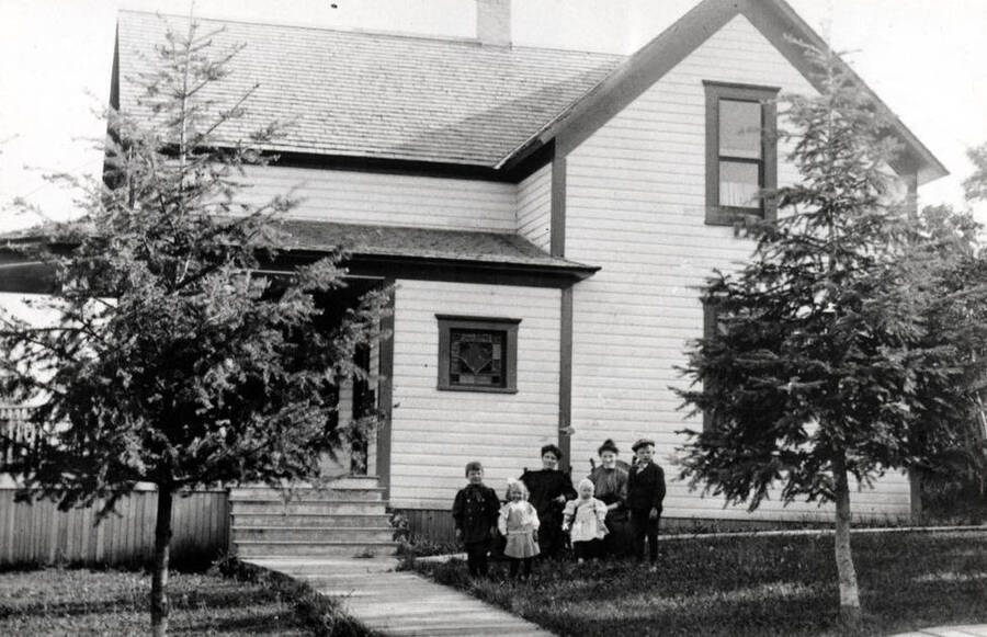 John Ramstead residence on the south side of Seventh Street, second house west of Lynn Street. Ramstead operated a creamery at the southeast corner of Third and Washington streets. Brother of Victor.