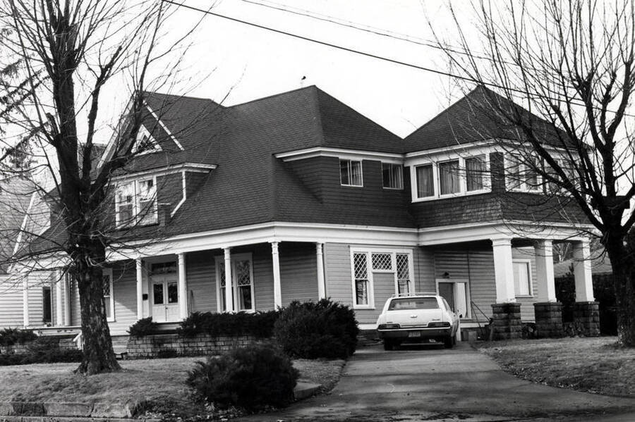 Harry Simpson residence, southwest corner of Howard and D streets. By Clifford M. Ott, January 28, 1976.