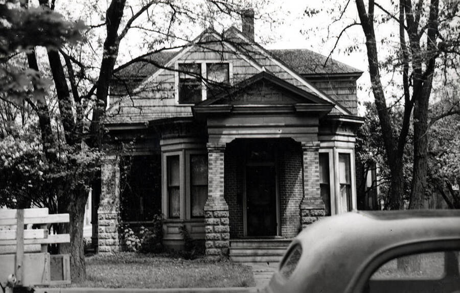 Bremer residence, southeast corner of Fifth and Washington streets, now the home of Tom Tierney .