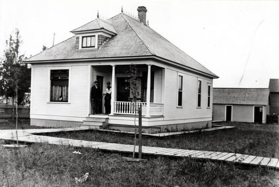 Mrs. Browning and Lafield residence built early 1900s at North Washington Street on west side between C and D streets.