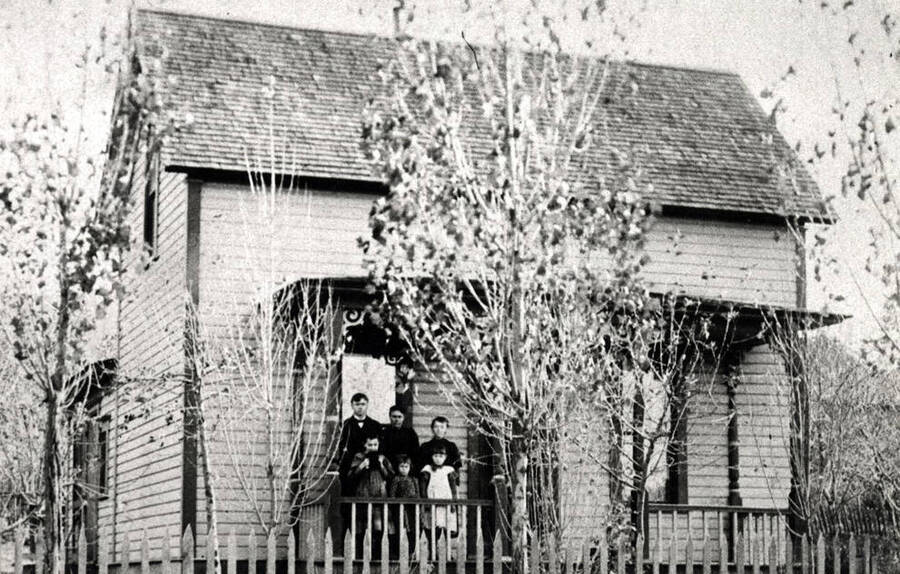 George Walters residence built in the 1890s at 616 South Washington Street. Left to right, back row: John Sharp (mail carrier), Mrs. George Walters, and Etta Walters. Left to right, front row: Effie, Bessie and Ethel Walters. Picture 1901. Picture from Bessie Walters Babcock 1976.