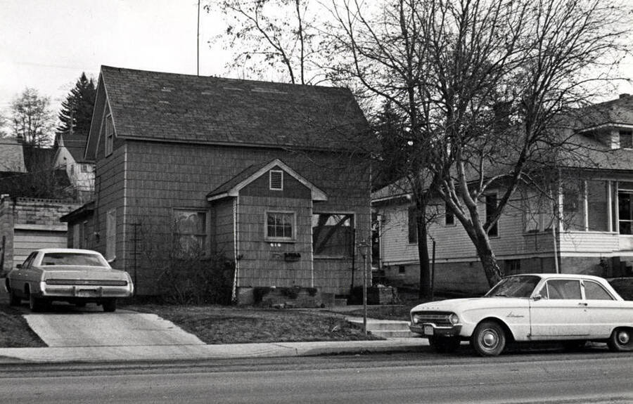 George Walters family lived here in the early 1900s. Located at 616 South Washington Street. Picture by Clifford M. Ott, January 22, 1978.