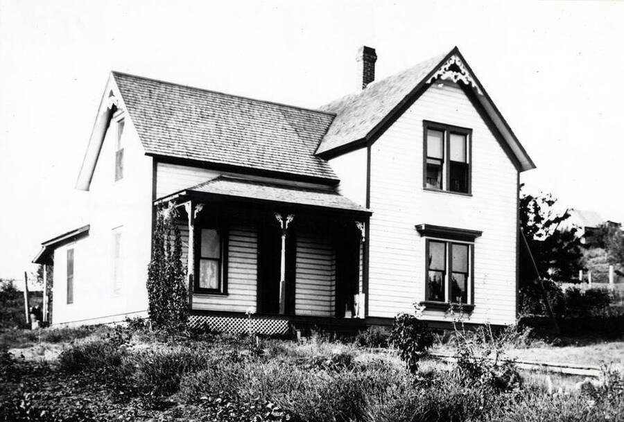 C.H. Whitmore residence built in the 1890s on the north side of Morton Street, one block west of Main Street. This is where Lena Whitmore lived the many years she taught in Moscow schools.